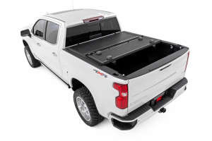 Rough Country Hard Low Profile Bed Cover (19-24 Chevy Silverado/GMC Sierra 1500 | 6'7" Bed)