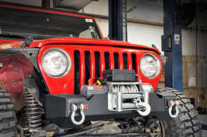 Rough Country Front Stubby Winch Bumper (87-95 Jeep Wrangler YJ/97-06 TJ)