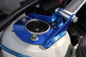 Cusco Front Strut Tower Bar | Aluminum | Oval Shape Bar (98-05 BMW 3 Series/M3)