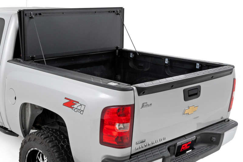 Rough Country Hard Tri-Fold Flip Up Bed Cover | Rail Caps (07-13 Chevy Silverado/GMC Sierra 1500 | 5'9" Bed)
