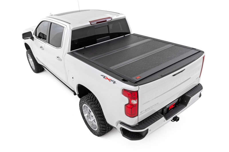 Rough Country Hard Low Profile Bed Cover (19-24 Chevy Silverado/GMC Sierra 1500 | 6'7" Bed)