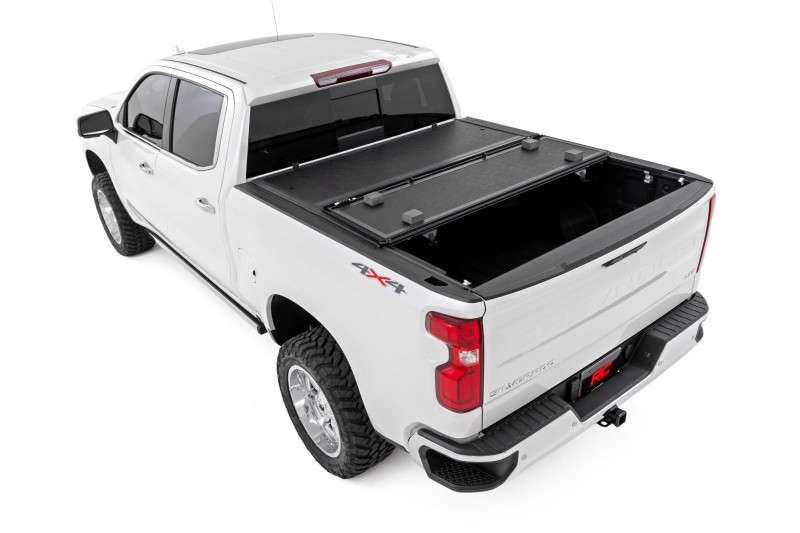 Rough Country Hard Low Profile Bed Cover (19-24 Chevy Silverado/GMC Sierra 1500 | 6'7" Bed)