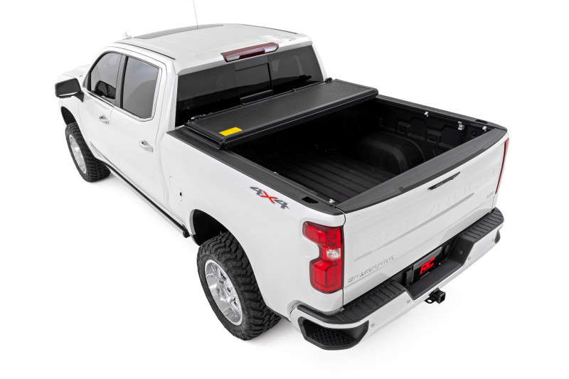 Rough Country Hard Low Profile Bed Cover (19-24 Chevy Silverado/GMC Sierra 1500 | 6'7" Bed)
