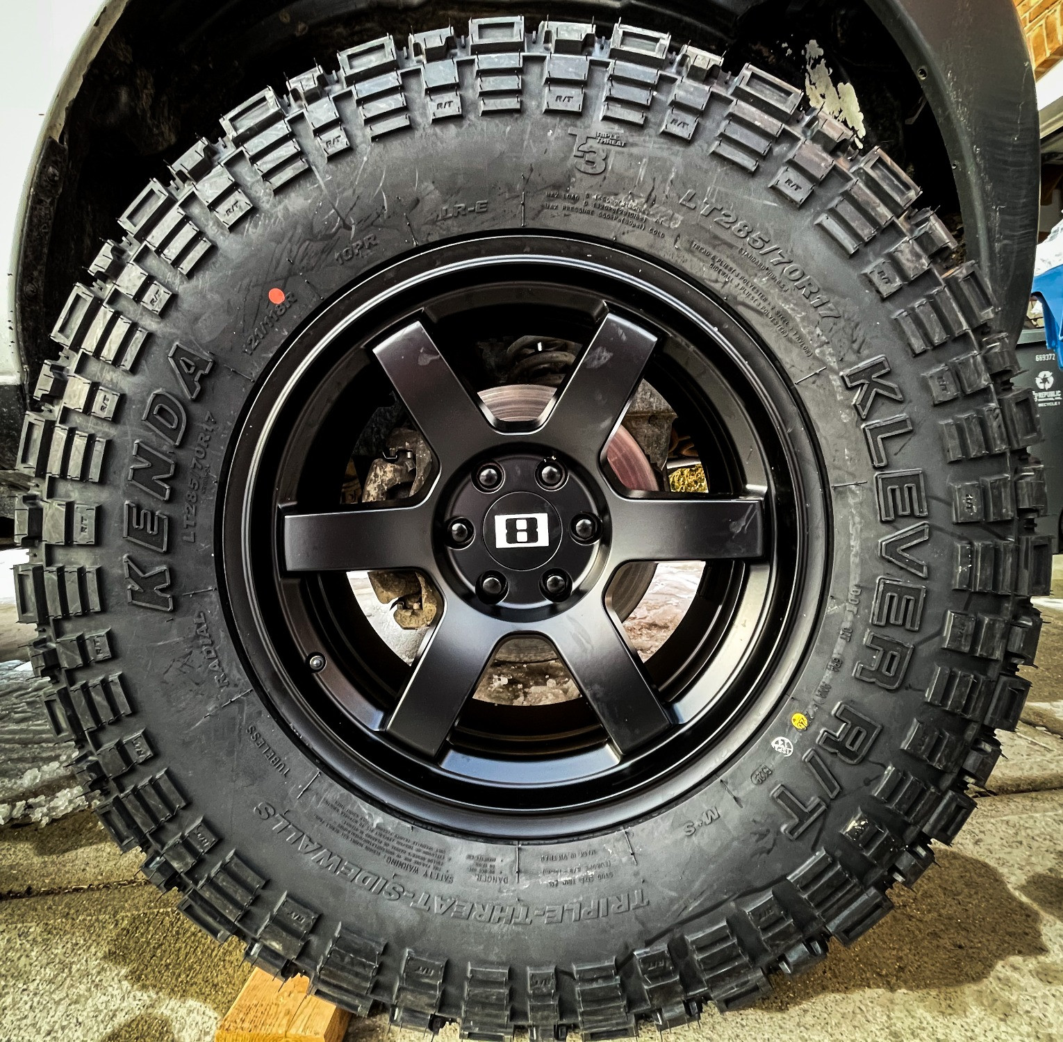 2005 Nissan Xterra with Level 8 MK6 wheels and Kenda Klever tires