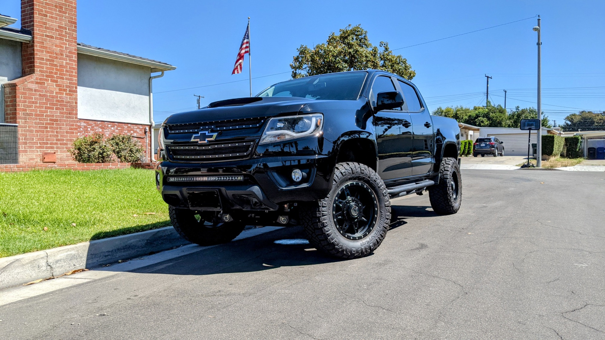 2020 Chevrolet Colorado with Anthem Off-Road Rogue truck wheels