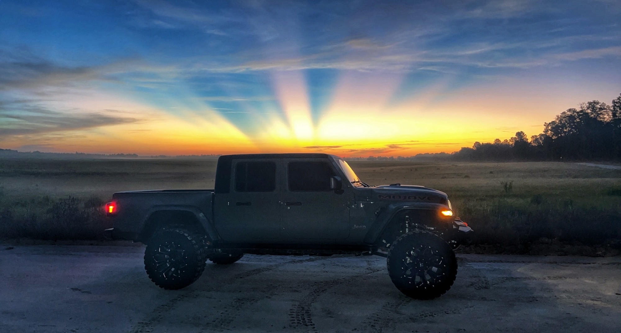 profile view of jeep with amber lights trailbuilt off-road