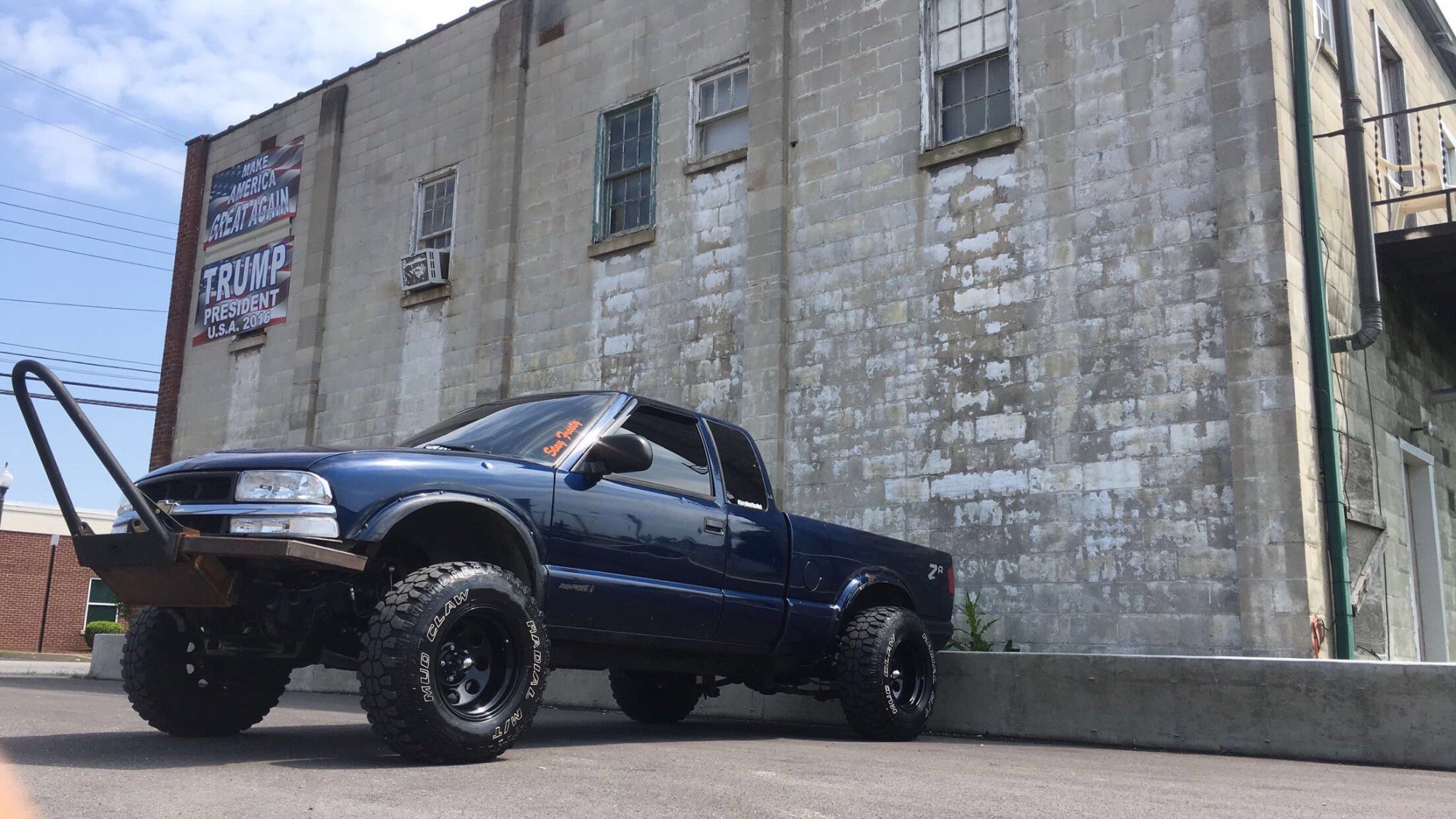 1999 Chevrolet S10 with Carolina Squat mod