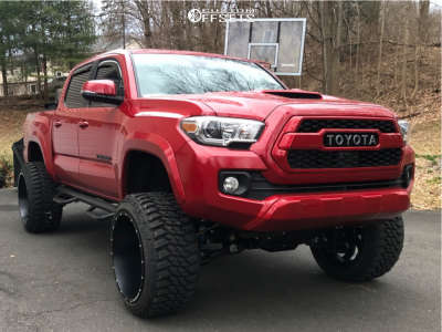 2020 Toyota Tacoma with 17x8.5 -12 RRW Rr7-h and 295/70R17 Toyo Tires ...