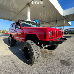 1997 Jeep Cherokee with 18x12 -44 Fuel Maverick and 33/12.5R18