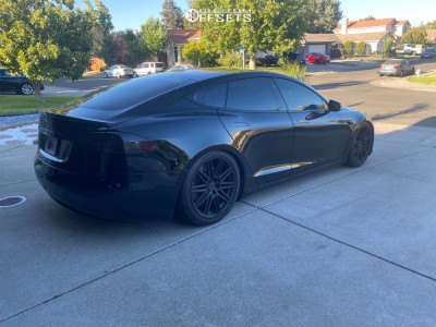 2018 Tesla S - 20x10 35mm - Vossen Cv10 - Stock Suspension - 245/30R20