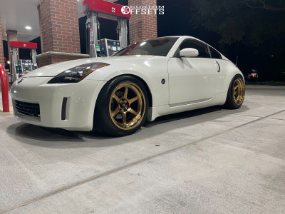 2004 Nissan 350Z with 18x9.5 12 Cosmis Racing Xt-006r and 225