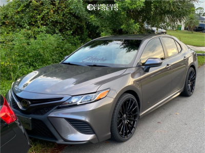 2019 Toyota Camry with 20x8.5 35 JNC Jnc042 and 245/35R20