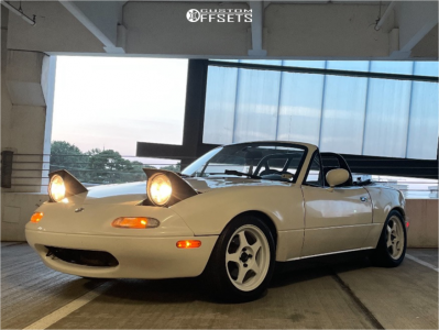 1996 Mazda Miata with 15x6.5 35 AVID1 AV8 and 195/50R15 Toyo Tires