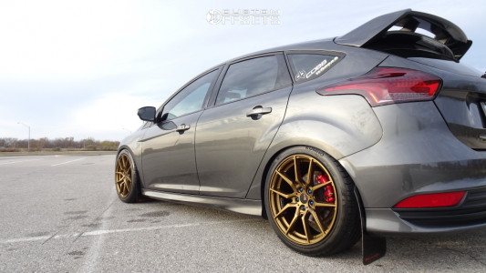 2017 Ford Focus with 18x8.5 40 Option Lab R716 and 235/40R18 Kumho ...