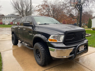 2010 Dodge Ram 1500 - 17x9 12mm - Vision Ojos - Leveling Kit - 305/70R17