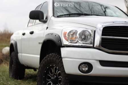 2008 Dodge Ram 1500 - 17x11.5 22mm - Helo He879 - Leveling Kit - 33x11.5