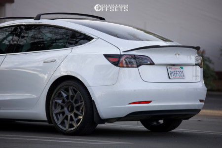 2019 Tesla 3 with 19x8.5 35 Rotiform Cvt and 235/40R19 Continental ...