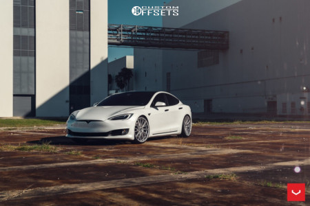2021 Tesla S - 22x9 30mm - Vossen HF-4T - Stock Suspension - 255/30R22