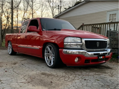 2006 GMC Sierra 1500 with 22x9.5 30 DUB Skillz and 265/35R22 Versatyre