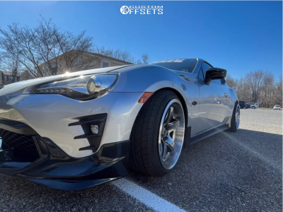 2018 Toyota 86 with 18x10 25 XXR 555 and 225/40R18 Vercelli Strada