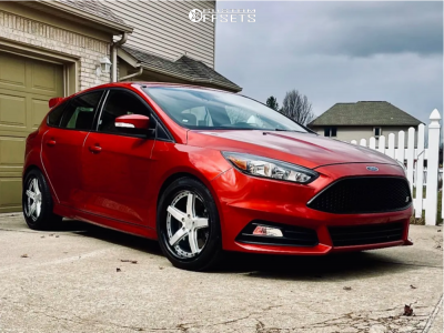 2018 Ford Focus with 18x8.5 38 XXR 569 and 235/40R18 Pirelli Pzero