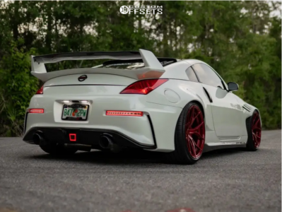2004 Nissan 350Z with 20x11 28 Rohana Rfx5 and 285/30R20 Lexani Lx
