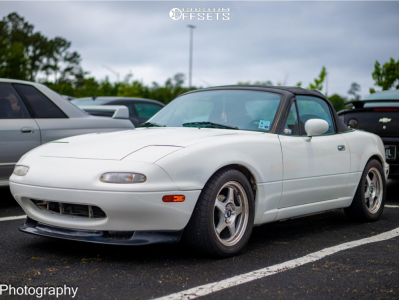 オーダーメイド　ワンオフ　30% 1990 Mazda Miata with 15x6.5 35 MST Mt29 and 205/50R15 Toyo Tires