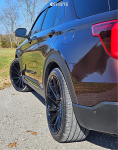 2020 Ford Explorer with 22x10.5 30 Savini Bm15 and 305/35R22 Lionhart ...