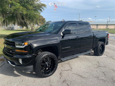 2017 Chevrolet Silverado 1500 with 22x10 -18 Moto Metal Mo970 and