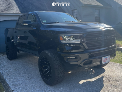 2019 Ram 1500 with 22x12 -44 Revenge Offroad Rv-201 and 35/12.5R22 ...