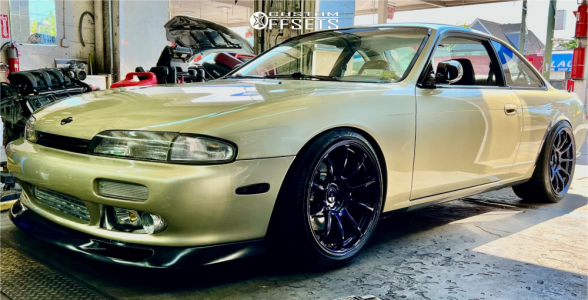 ラニ 1995 Nissan 240SX with 18x9.5 22 Volk Ze40 and 225/40R18