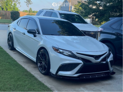 2022 Toyota Camry with 20x8.5 38 XXR 559 and 235/50R20 Falken