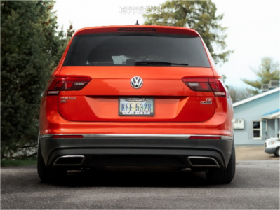 2018 Volkswagen Tiguan with 20x9 25 Rotiform SGN and 225/40R20 Accelera ...