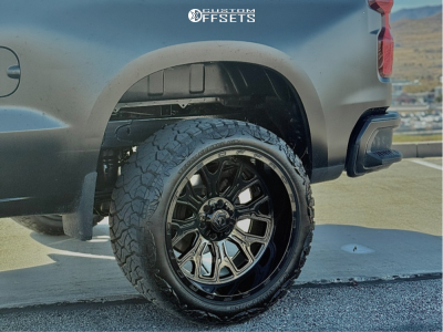 2020 Chevrolet Silverado 1500 with 22x12 -44 TIS 560b and 33/13.5R22 ...