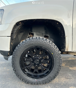 2013 GMC Sierra 2500 HD with 20x10 -19 TIS 560b and 33/12.5R20 Kenda ...