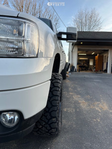 2013 GMC Sierra 2500 HD with 20x10 -19 TIS 560b and 33/12.5R20 Kenda ...