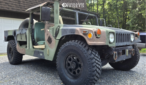 2001 AM General Hummer - 17x8.5 15mm - Gear Off-Road Nighthawk - Stock Suspension - 37" x 12.5"