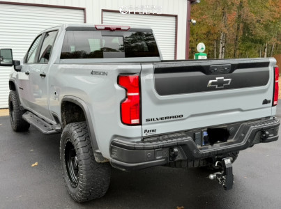 2024 Chevrolet Silverado 2500 HD with 20x10 Black Method NV Wheels, 35/12.5R20 Nitto Ridge Grappler tires, and Leveling Kit Rough Country Leveling Kits.