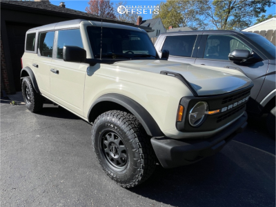 2025 Ford Bronco with 17x8 Matte Black Black Rhino Stadium Wheels, 34/10.5R17 Toyo Tires Open Country A/t Iii tires.