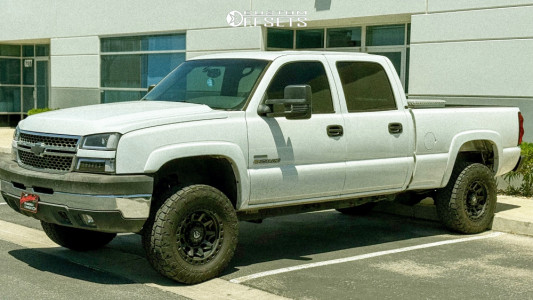 2006 Chevrolet Silverado 2500 HD with 18x9 Matte Black Fuel Covert Wheels, 33/12.5R18 Toyo Tires Open Country A/t Iii tires, and Suspension Lift 3" Rough Country Lift Kits.
