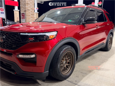 2023 Ford Explorer - 18x10.5 30mm - ESR Cr1 - Lowered on Springs - 305/45R18