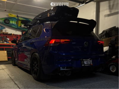 2024 Volkswagen Golf R with 18x8.5 43 Konig Hypergram and 225/40R18 ...