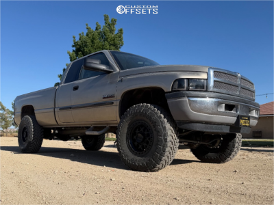 2002 Dodge Ram 2500 Base - 17x9 18mm - KMC Km549 - Leveling Kit - 37x12.5