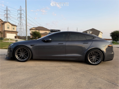2022 Tesla S Base - 20x10.5 35mm - Niche Vosso - Stock Suspension - 285/30R20