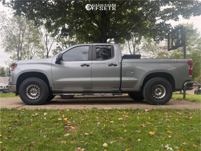 2025 Chevrolet Silverado 1500 Custom - 17x9 0mm - Scale 4x4 S04 - Leveling Kit - 285/75R17