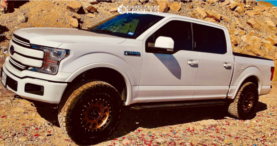 フォード　F150 TA02 2017 Ford F-150 with 18x9 1 Fuel Vector and 275/70R18