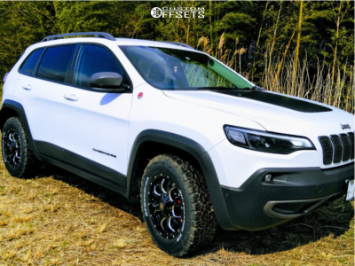 2019 Jeep Cherokee with 17x7.5 30 Mayhem Warrior and 245/65R17 ...