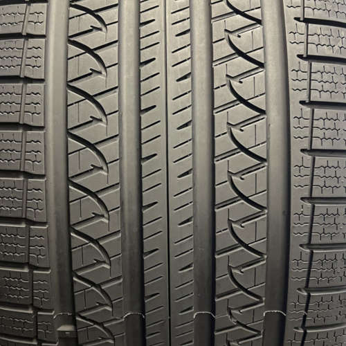 Yokohama ADVAN V35 285/40R22XL (31x11.2R22)