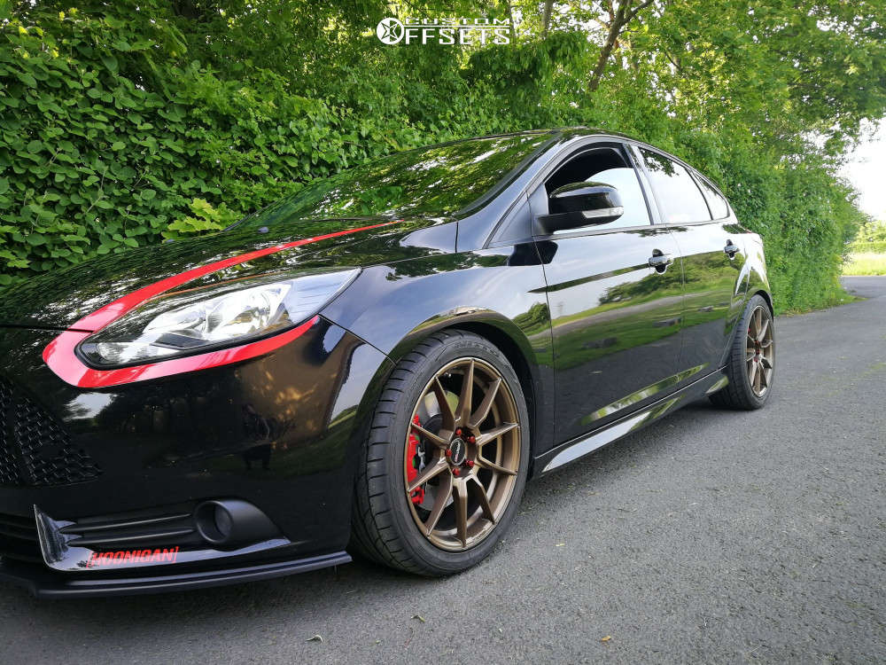 1002351-1-2013-focus-ford-st-