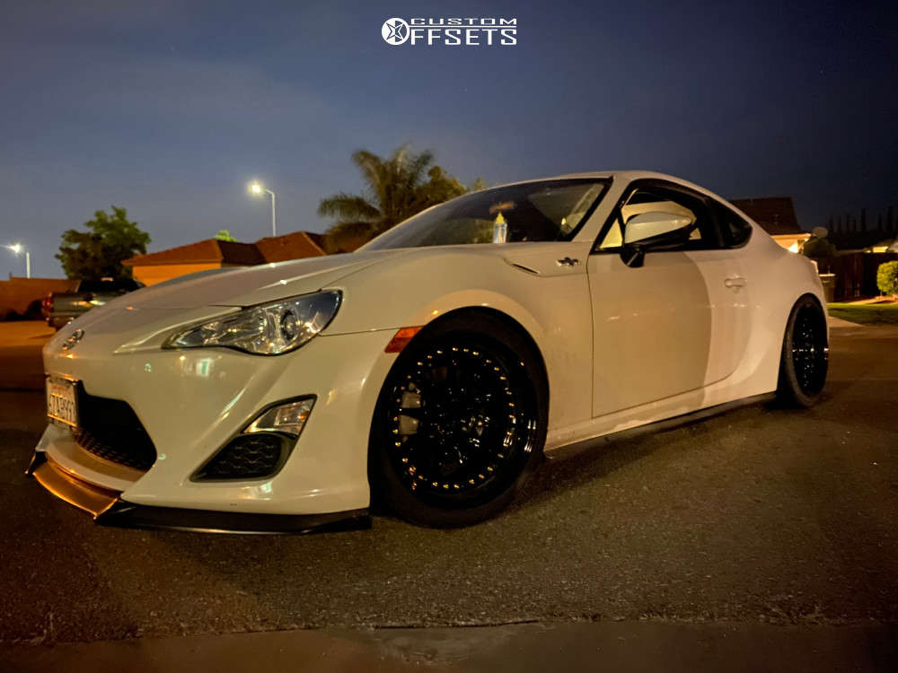 1010021-1-2013-fr-s-scion-base